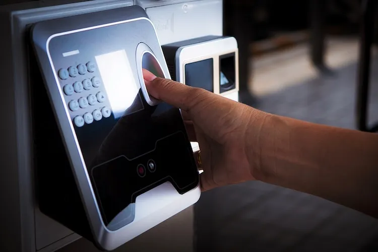 Control de accesos biométrico con huella